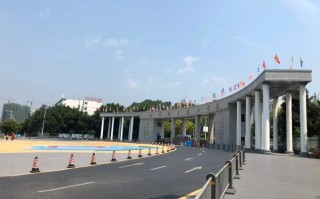 四川职业学院如何确定发展方向？