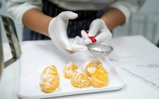 学西点自学还是报班？哪个更靠谱？