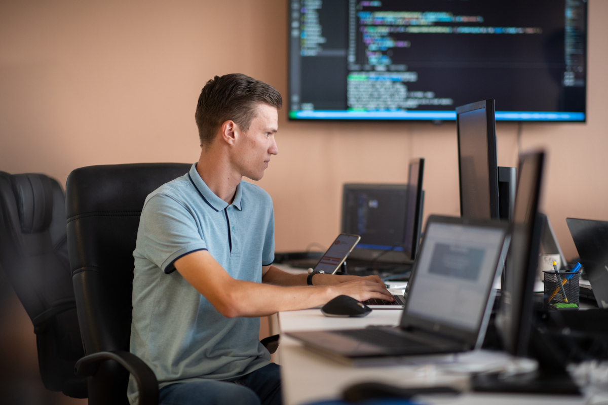 IT男职业发展全景图,如何规划路径突破瓶颈?-第2张图片-指南针培训网 IT男职业发展全景图,如何规划路径突破瓶颈?-第2张图片-指南针培训网