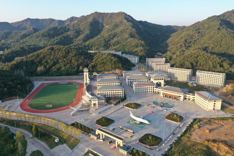 信阳航空职业学院的发展前景-第2张图片-指南针培训网