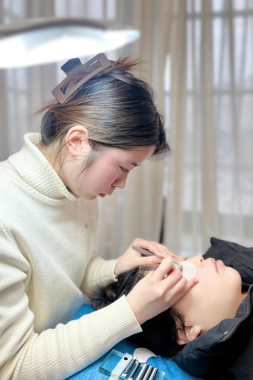 自学美甲，真能成功吗？-第2张图片-指南针培训网