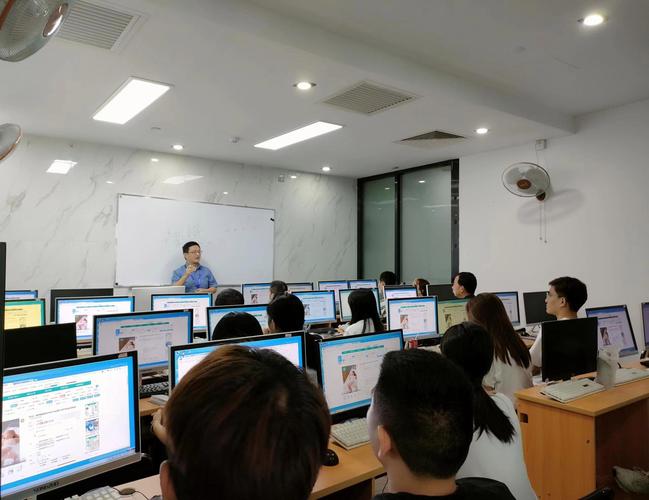 深圳Python课程培训哪家好？-第2张图片-指南针培训网