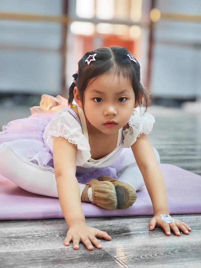 2025学前班舞蹈新动作有哪些？-第3张图片-指南针培训网