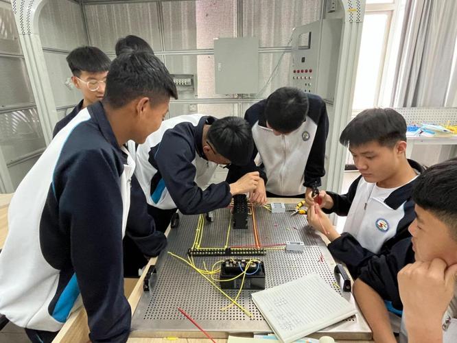 职校学生发展路在何方？未来前景如何？-第2张图片-指南针培训网