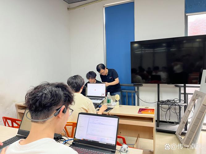 程序员是自学还是培训-第1张图片-指南针培训网