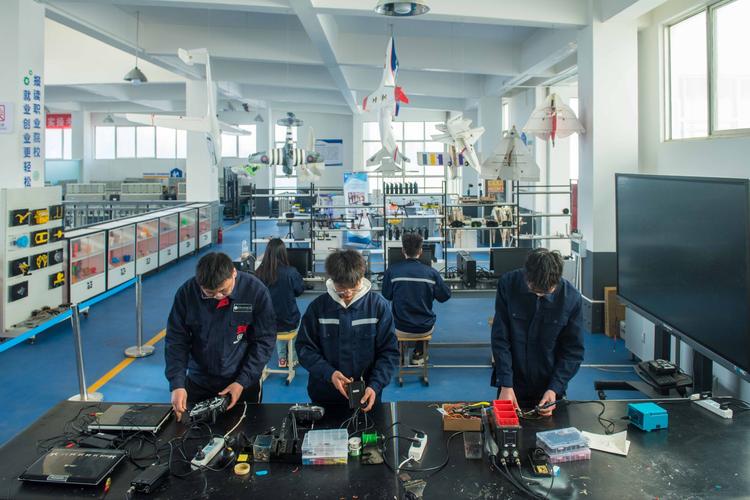 兰州大学职业发展工作室能提供哪些服务？-第1张图片-指南针培训网