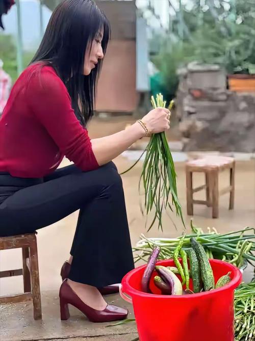 小城镇女孩职业发展如何突破瓶颈？-第1张图片-指南针培训网