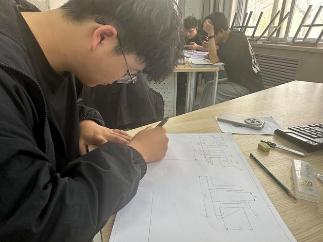 机械绘图员职业发展前景-第1张图片-指南针培训网