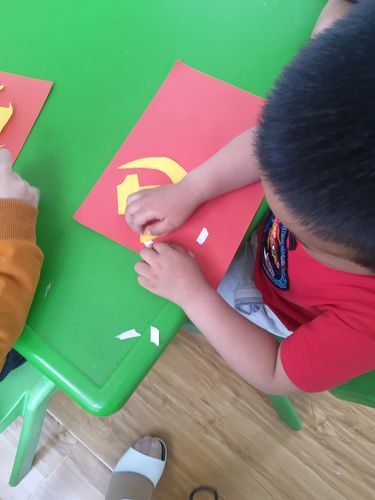 学前专业手工如何制作党旗？-第3张图片-指南针培训网