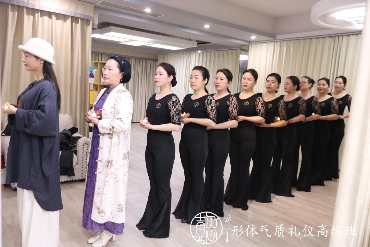 女性形体气质培训课程如何提升个人魅力？-第2张图片-指南针培训网