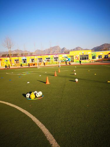 八里庄中心小学学前班有何特色？-第2张图片-指南针培训网