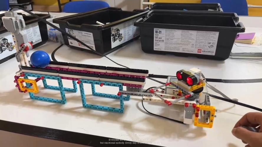 乐高ev3机器人课程-第1张图片-指南针培训网