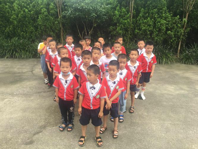 华英星辰幼儿园学前班-第2张图片-指南针培训网