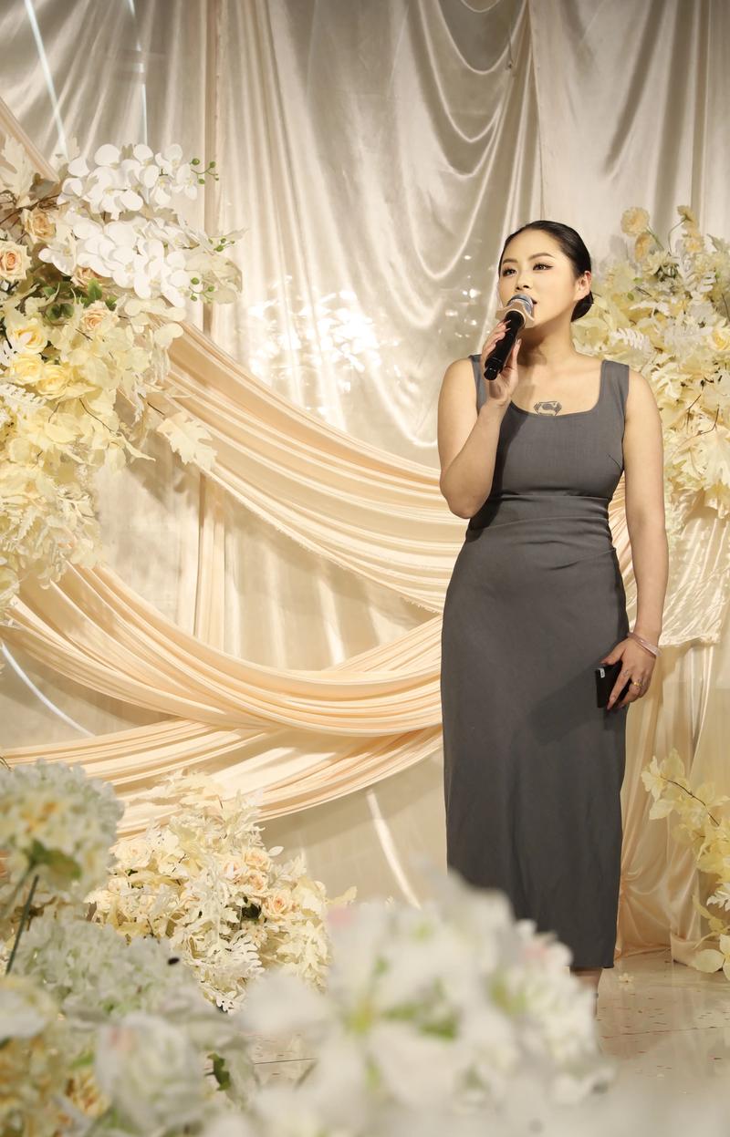 女婚礼司仪职业发展前景如何？-第1张图片-指南针培训网