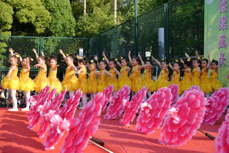 幼儿舞蹈学前班集体舞如何编排更高效?-第3张图片-指南针培训网 幼儿舞蹈学前班集体舞如何编排更高效?-第3张图片-指南针培训网