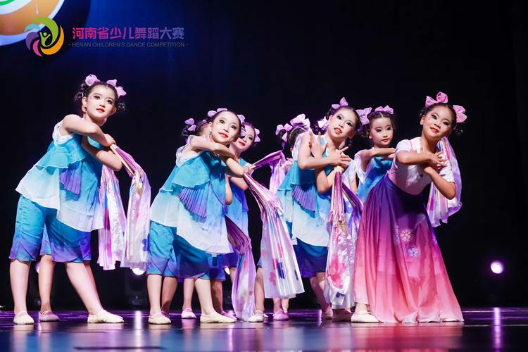 幼儿舞蹈学前班集体舞如何编排更高效?-第2张图片-指南针培训网 幼儿舞蹈学前班集体舞如何编排更高效?-第2张图片-指南针培训网