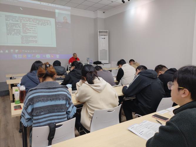 在职研究生研修班该如何选择？-第1张图片-指南针培训网