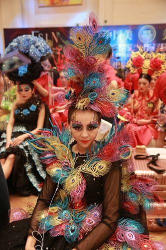 九彩美人学校课程价格多少？-第1张图片-指南针培训网