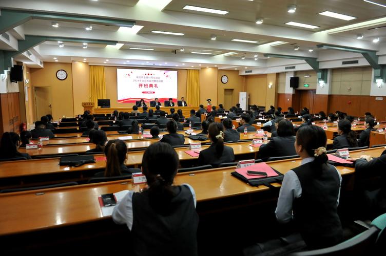 银行大堂经理培训课程如何提升服务能力？-第2张图片-指南针培训网