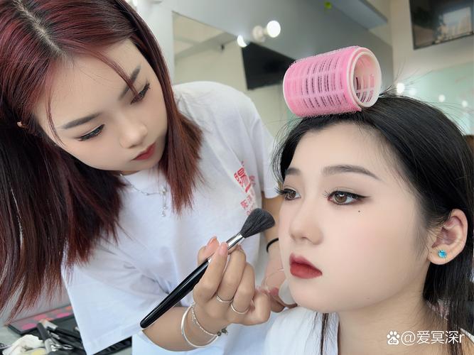 零基础学化妆课程视频-第1张图片-指南针培训网