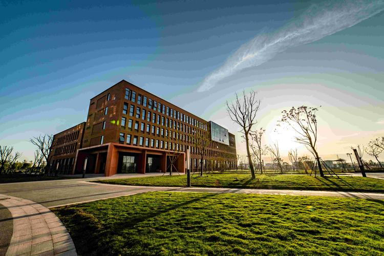 华中科技大学课程中心是什么？-第2张图片-指南针培训网