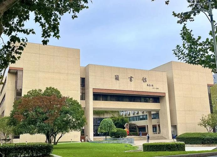 华中科技大学课程中心是什么？-第1张图片-指南针培训网