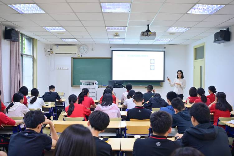 北京师范大学课程中心是做什么的？-第1张图片-指南针培训网