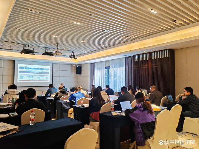 房地产经纪人培训课程该怎么选?-第1张图片-指南针培训网 房地产经纪人培训课程该怎么选?-第1张图片-指南针培训网