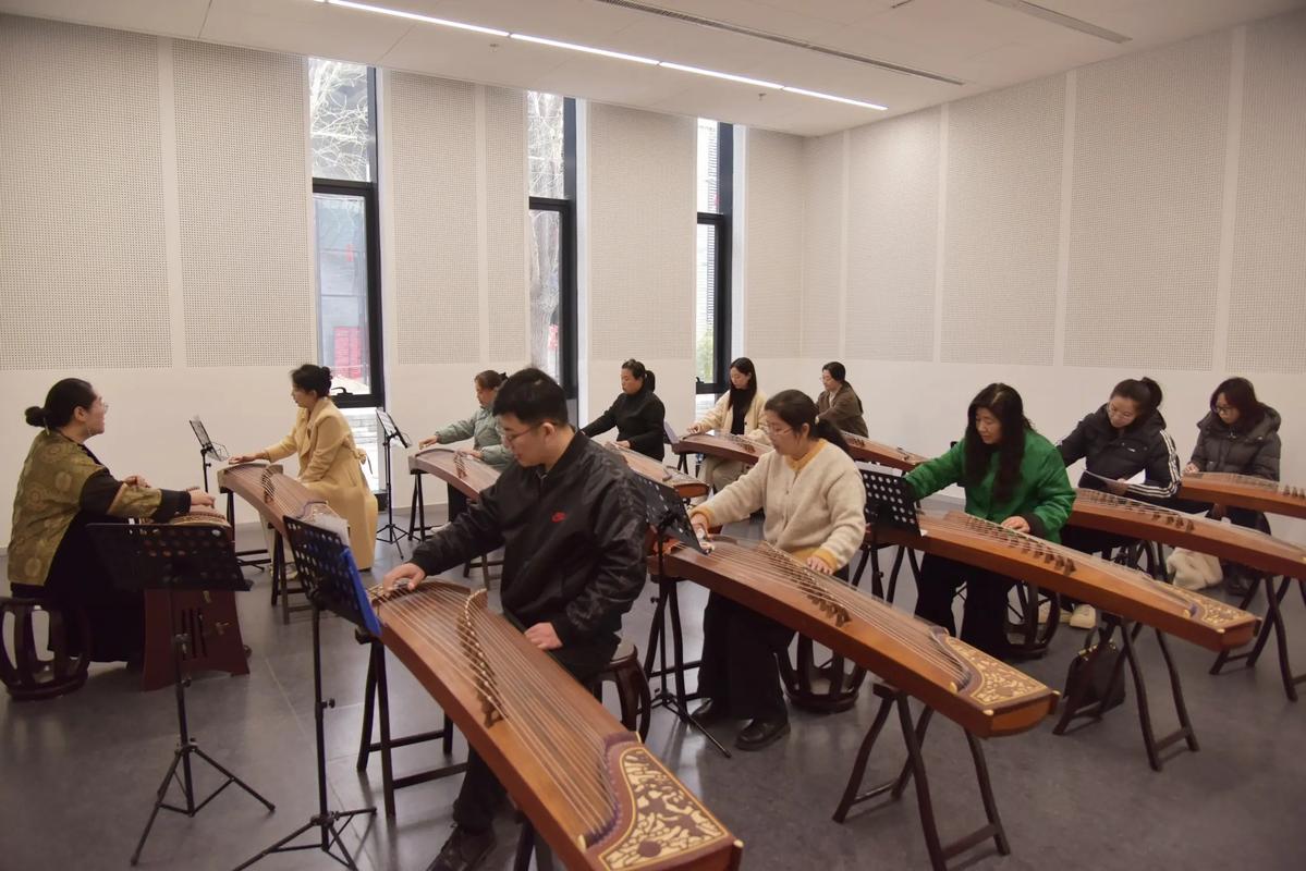 成人培训班课程有哪些？-第1张图片-指南针培训网