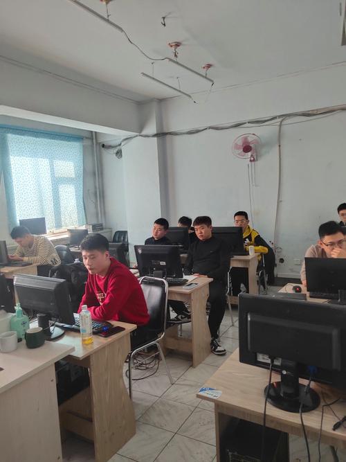 华中科技大学精品课程有何特色？-第1张图片-指南针培训网