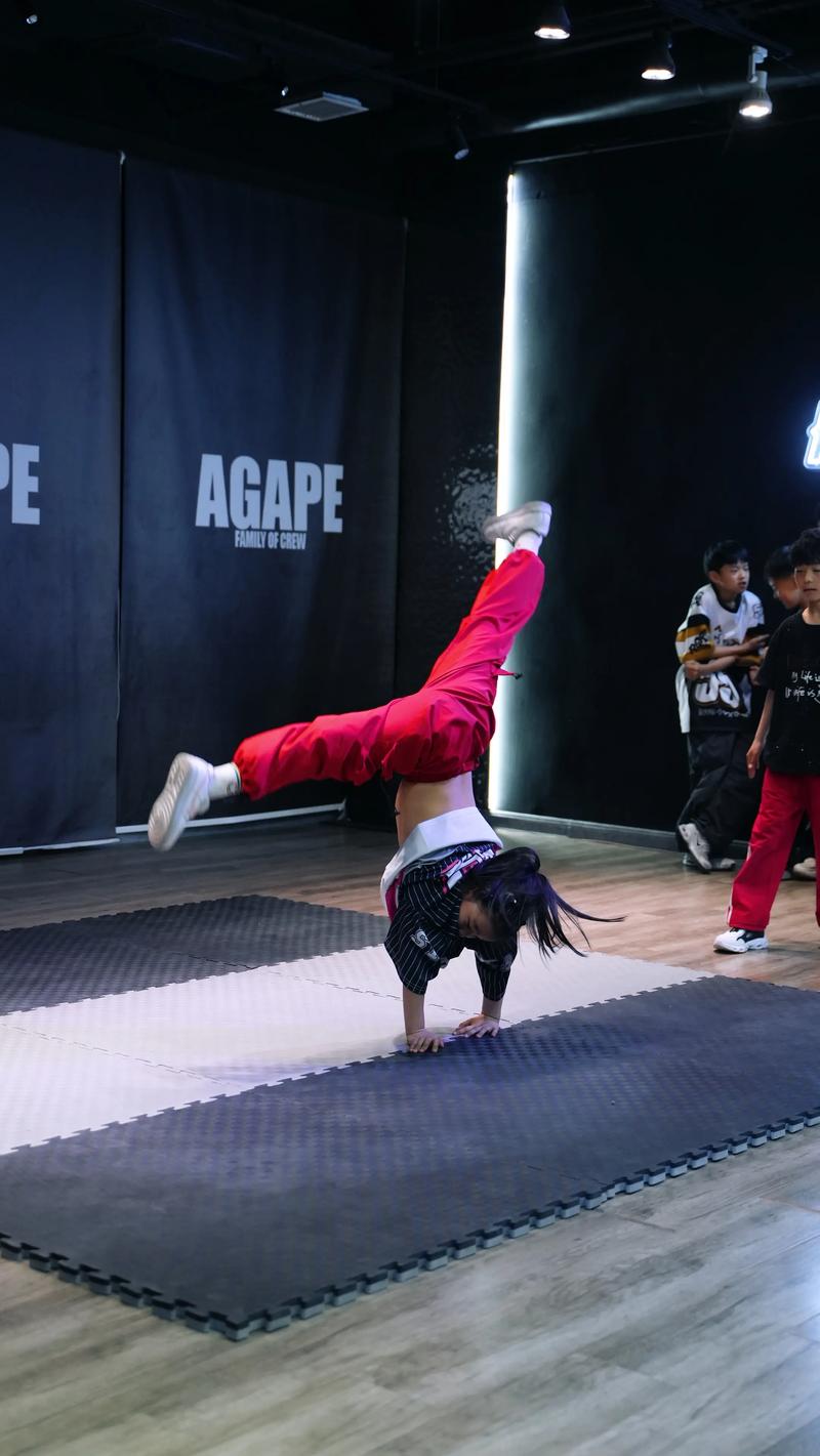 街舞教学视频自学效果怎么样？-第1张图片-指南针培训网