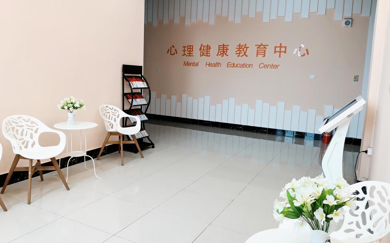 心理学院职业发展中心有何服务？-第1张图片-指南针培训网