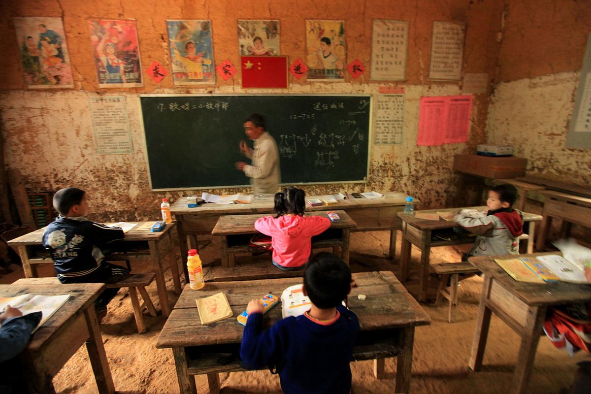 农村留守儿童学前教育如何保障?-第1张图片-指南针培训网 农村留守儿童学前教育如何保障?-第1张图片-指南针培训网