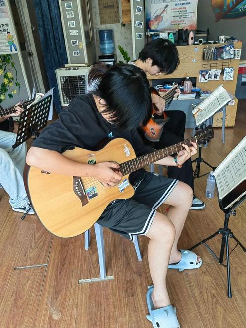 吉他自学与报班，哪种更适合入门学习？-第2张图片-指南针培训网