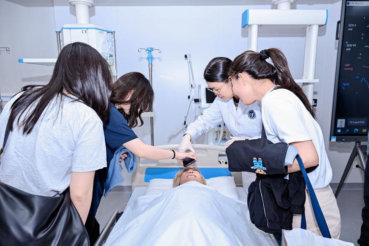 新加坡护理专业课程有何特色与优势？-第1张图片-指南针培训网
