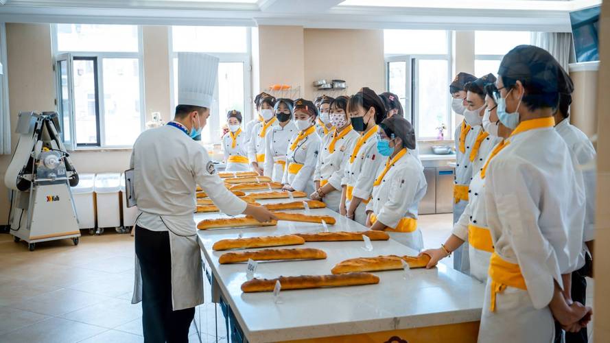 面包师职业发展前景如何？-第1张图片-指南针培训网