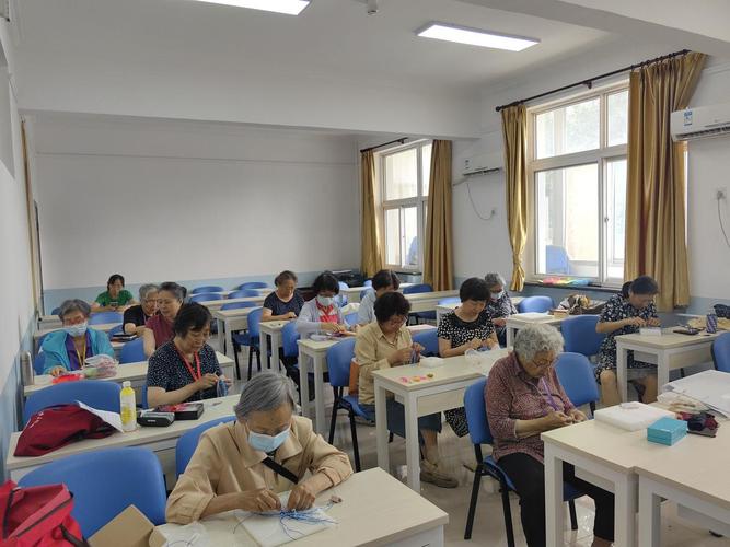 武侯区老年大学有哪些特色课程？-第1张图片-指南针培训网