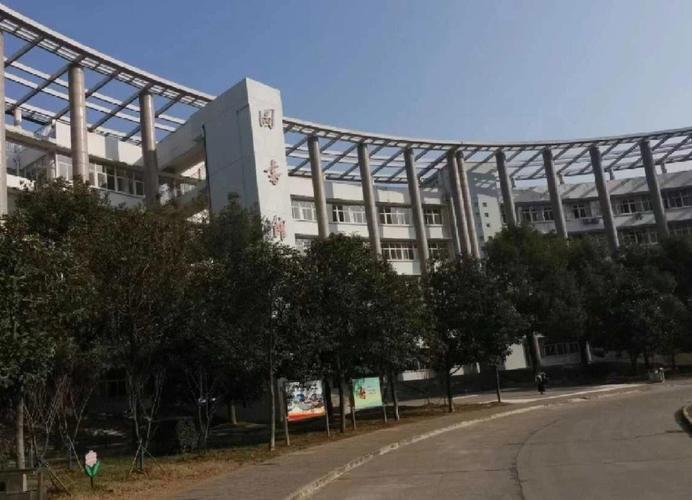 荆楚理工学院职业发展路径如何规划？-第3张图片-指南针培训网