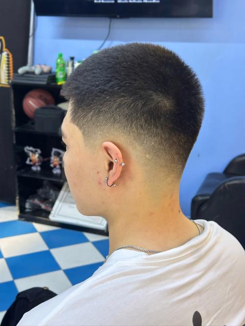 男士寸头自学剪发视频，新手能学会吗？-第2张图片-指南针培训网