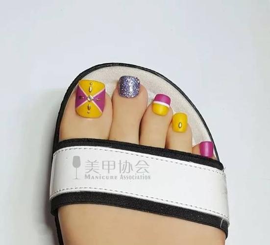 自学美甲步骤图解，新手怎么学？-第2张图片-指南针培训网