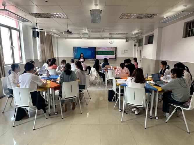 教师职业发展规划，如何走得更稳？-第1张图片-指南针培训网