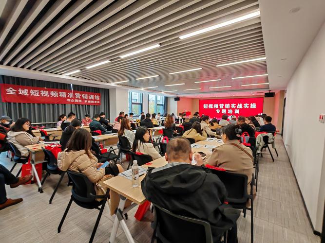 新媒体营销课程培训能学到什么实战技能？-第1张图片-指南针培训网