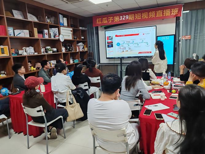 新媒体营销课程培训能学到什么实战技能？-第2张图片-指南针培训网